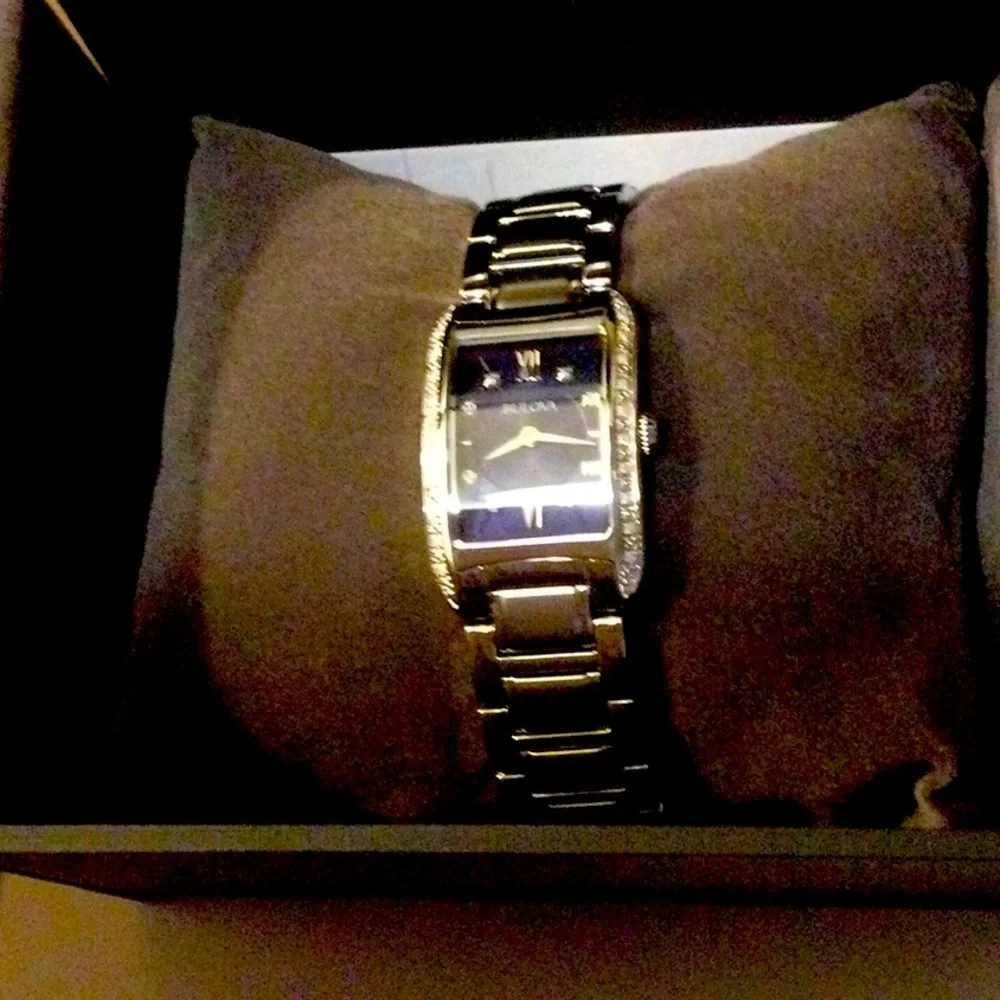 ❤️❤️PRETTY❤️Bulova❤️❤️ - Picture 2 of 13